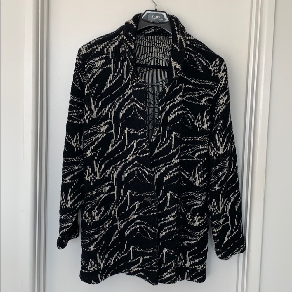 Women’s black and white print sweater jacket